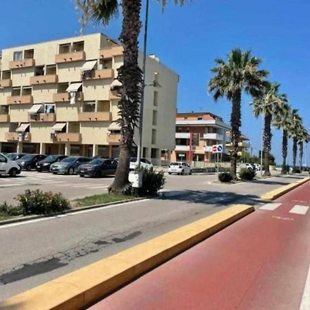 Ad Un Passo Dal Mare Apartment Porto SantʼElpidio Exterior foto